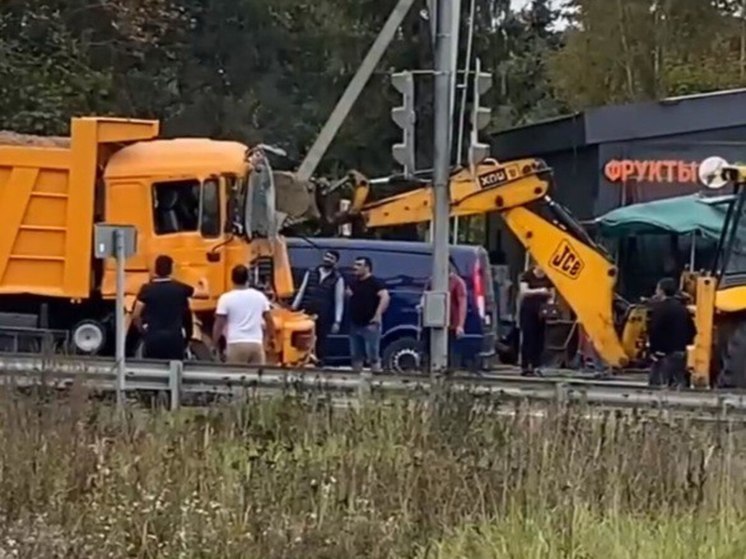 Грузовик столкнулся с трактором под Дмитровом