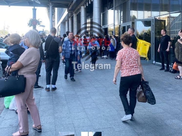 В Белгороде посетителей и сотрудников торгового центра «Мега Гринн» эвакуировали из-за подгоревшего масла
