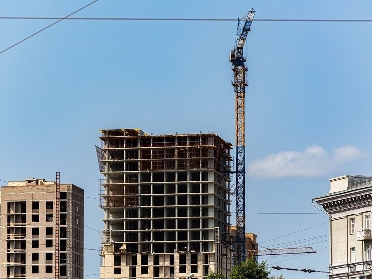 434 миллиона потратят на достройку девятилетнего дома в Омске