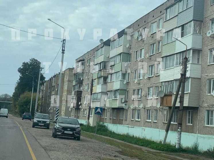 В Богородицком районе семья с ребенком-инвалидом шесть лет жила в аварийном доме