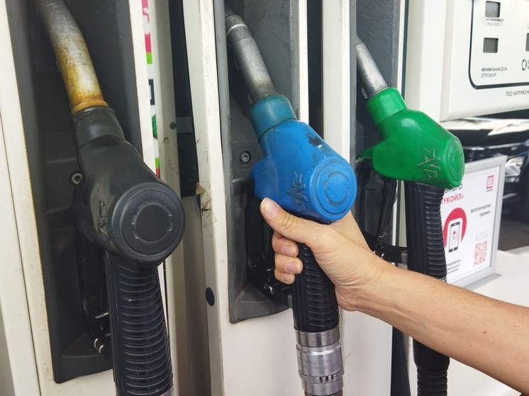 В Саратовской области самый дорогой бензин в Поволжье