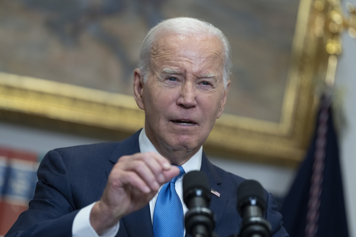 US Senator Calls on Biden to Stop Supporting Ukraine