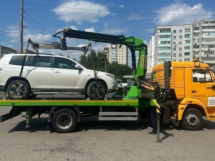 В Новосибирске «Тойоту» с номерами 001 продали на торгах за 5,5 млн рублей