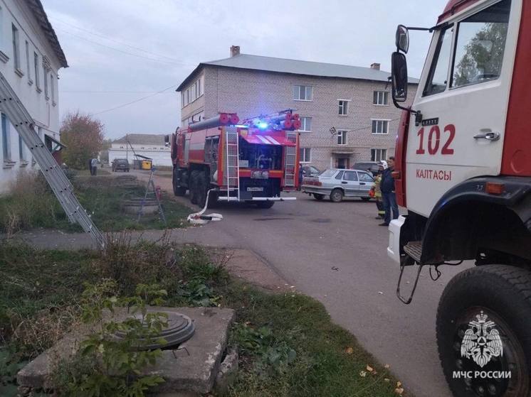 При пожаре в Башкирии из дома эвакуировали 10 человек