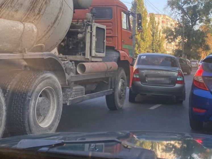 В Курске два ДТП парализовали движение на улице 50 лет Октября