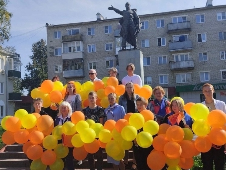 Жителям Серпухова раздали флажки и воздушные шары