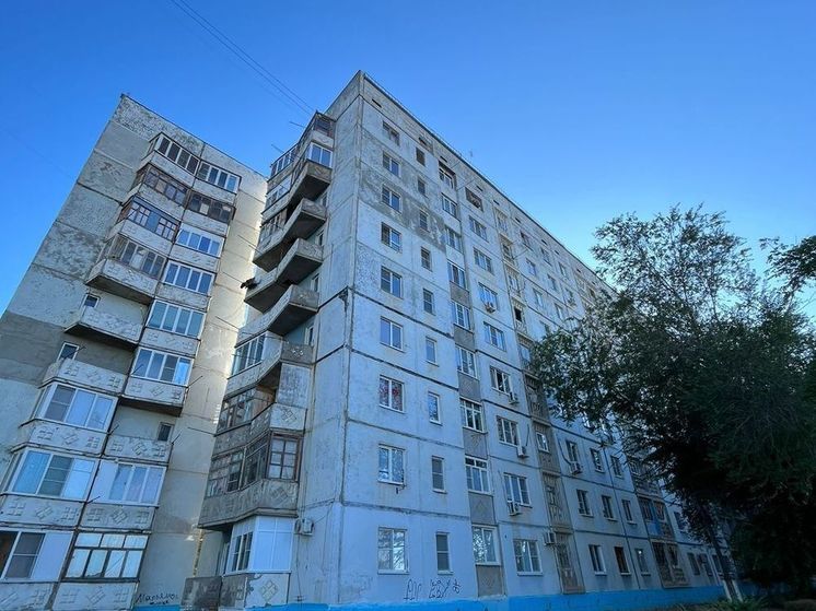 В Астрахани с шестого этажа выпал двухлетний ребёнок
