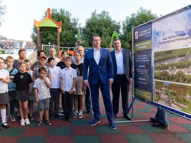В Хостинском районе Сочи завершают обновление очередной детской площадки