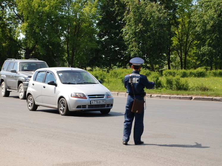 Около 300 тысяч автомобилей насчитывалось в Псковской области в 2022 году