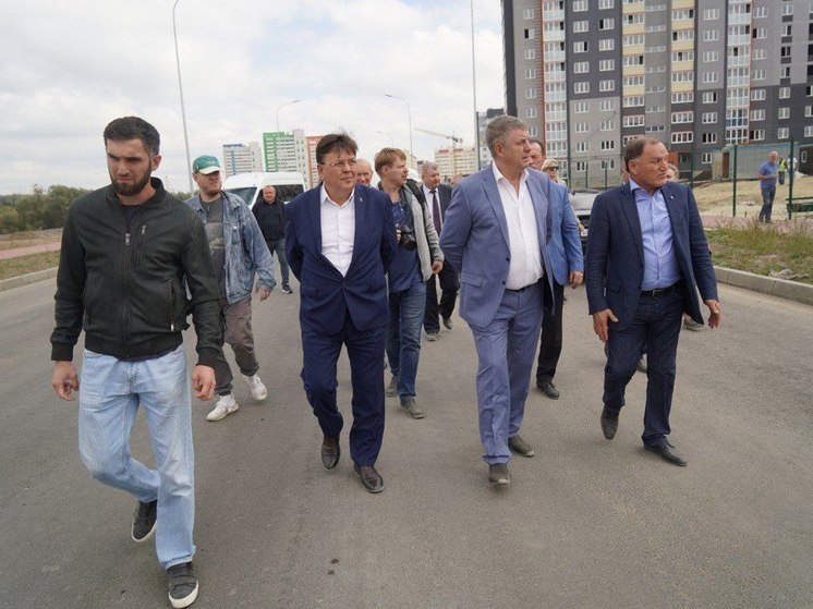 Брянский губернатор посетил стройки сада и двух школ