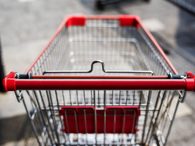 Жители Карелии продолжают выносить продукты и алкоголь из магазинов