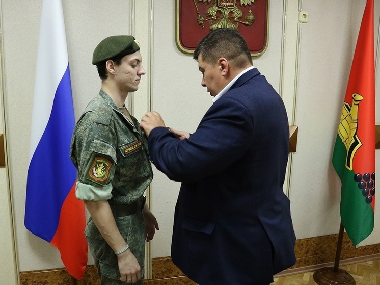 Подвиг военнослужащих отметили госнаградами в брянской мэрии