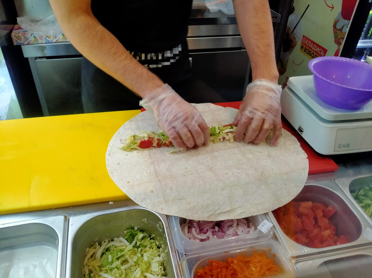 В Новосибирске дорожает шаурма из-за дефицита мяса и кур