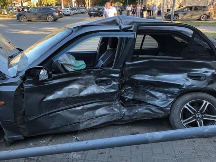 В Шахтах водитель «Хендай И40» пострадал в столкновении с легковушкой