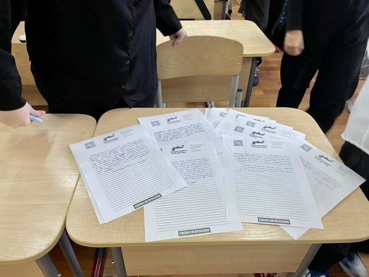 В Салехарде школьники поговорили о патриотизме с героем СВО и написали письма на фронт