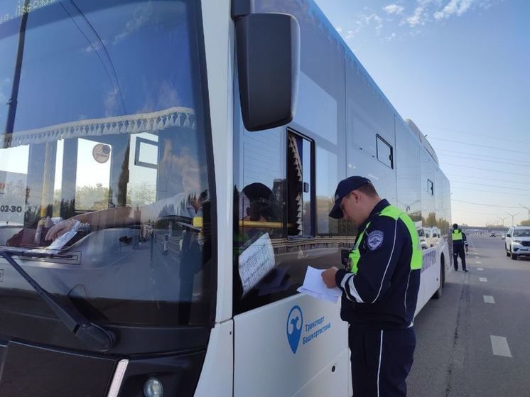 Во время рейда уфимские автоинспекторы проверили 100 автобусов