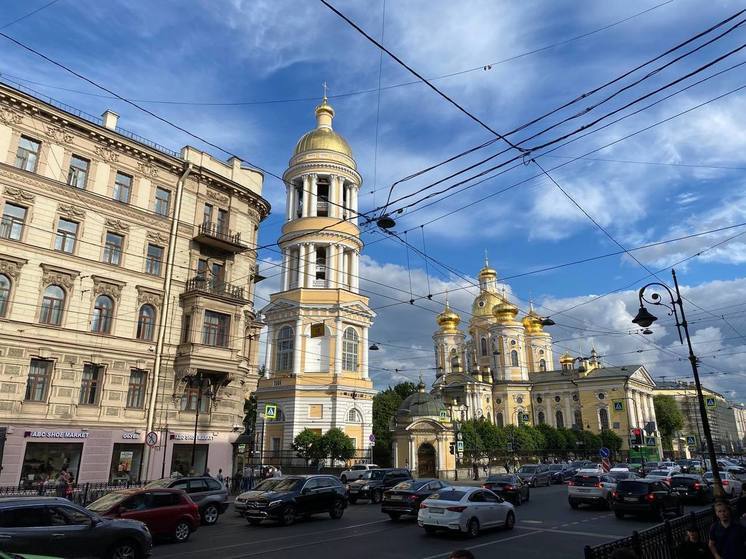 Руферы залезли на купола Владимирского собора в Петербурге