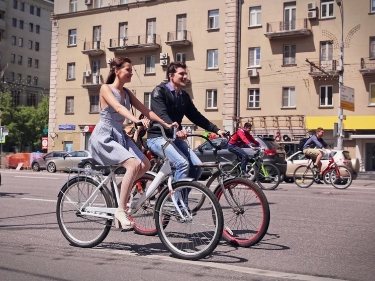 Без автомобиля: россияне все чаще выбирают велосипеды для передвижения по городу