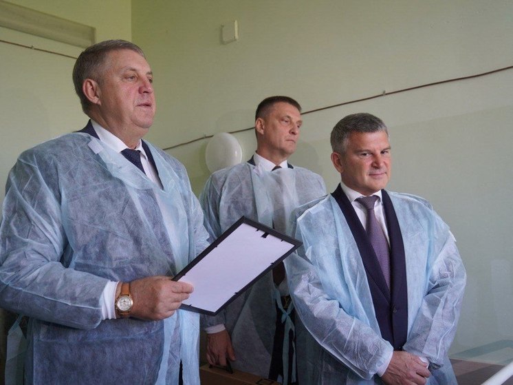 Брянский губернатор поздравил с днем рождения пострадавшего электромонтера
