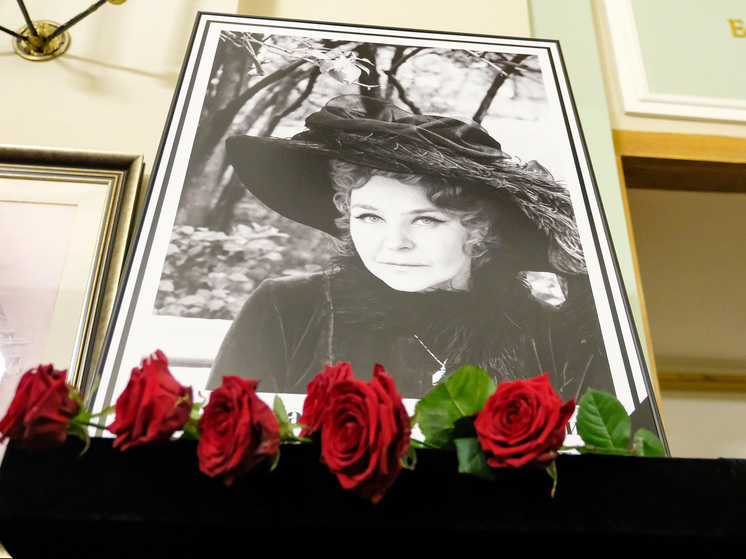 На могиле актрисы Нины Ургант до сих пор нет монумента