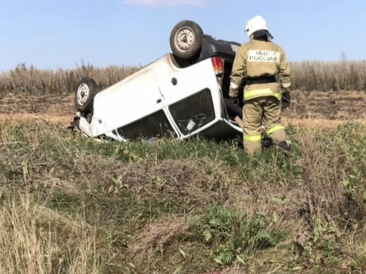 Под Орлом перевернулось авто, водитель которого не справился с управлением