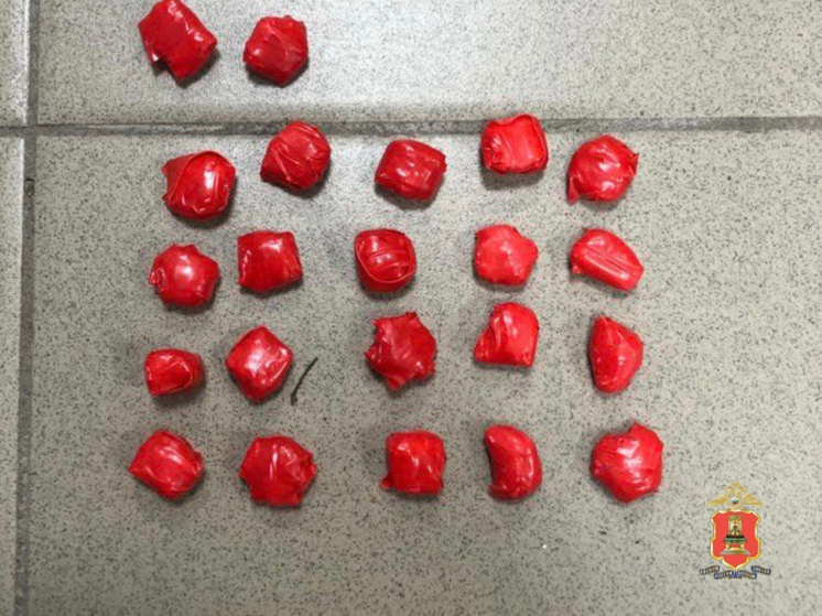 В Твери задержали наркокурьера с 22 свертками мефедрона