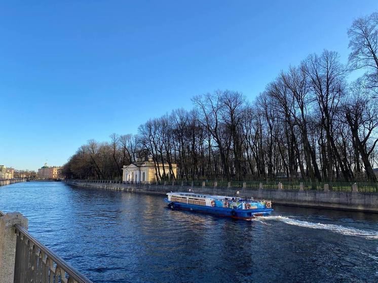 На петербургских теплоходах прокатилось в 2,5 раз больше иностранцев в 2023 году