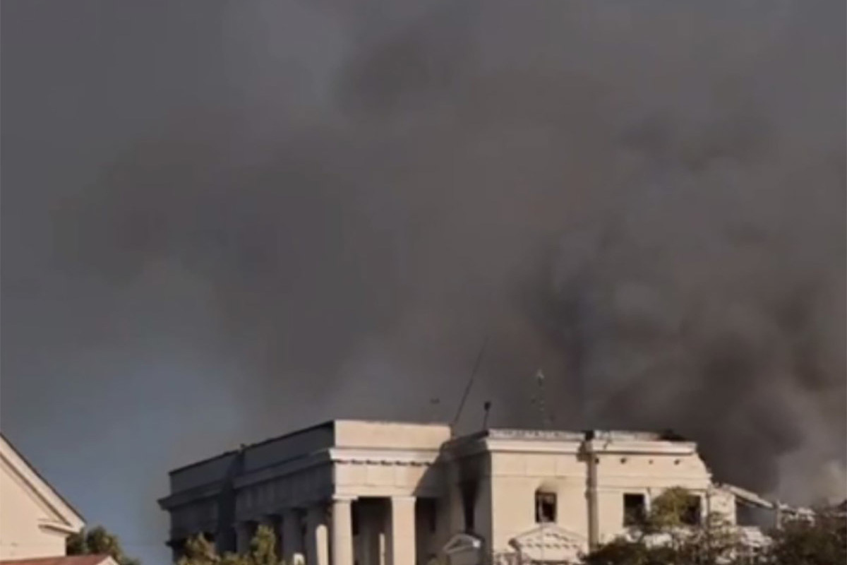 В атакованном ракетой штабе флота в Севастополе локализовали пожар