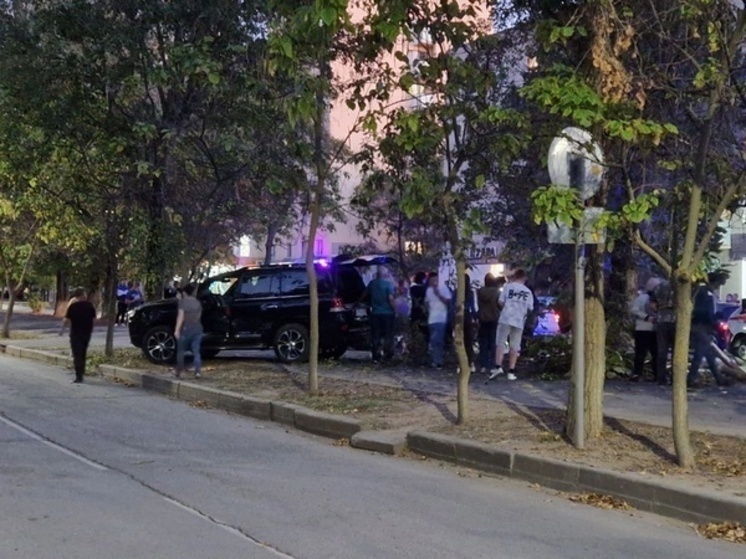 В Волгодонске водитель Ленд Крузер снес несколько машин