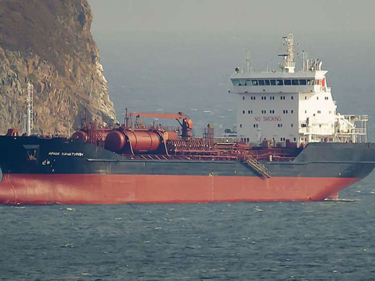 На Чукотку доставили первую партию авиационного топлива