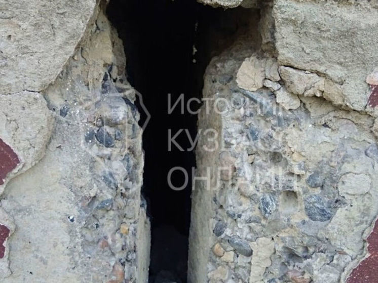 Сквозная дыра образовалась в кемеровском доме
