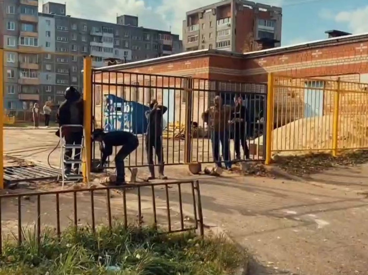 В Ярославле прокуратура «поторопила» строителей забора