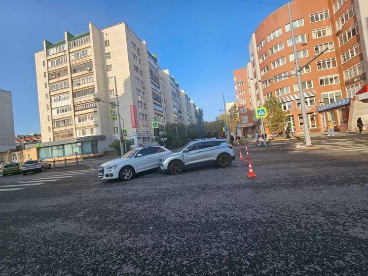 Тюменец хотел проскочить на красный, но попал в аварию