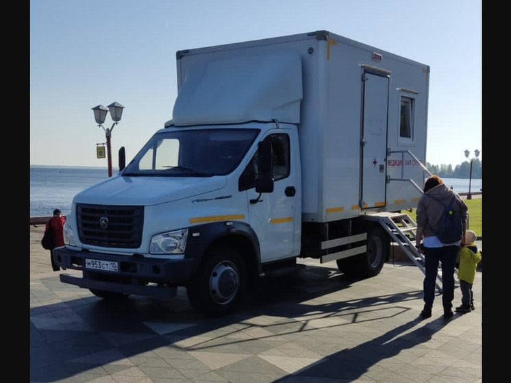 Флюорографический кабинет на колесах приехал на набережную Петрозаводска