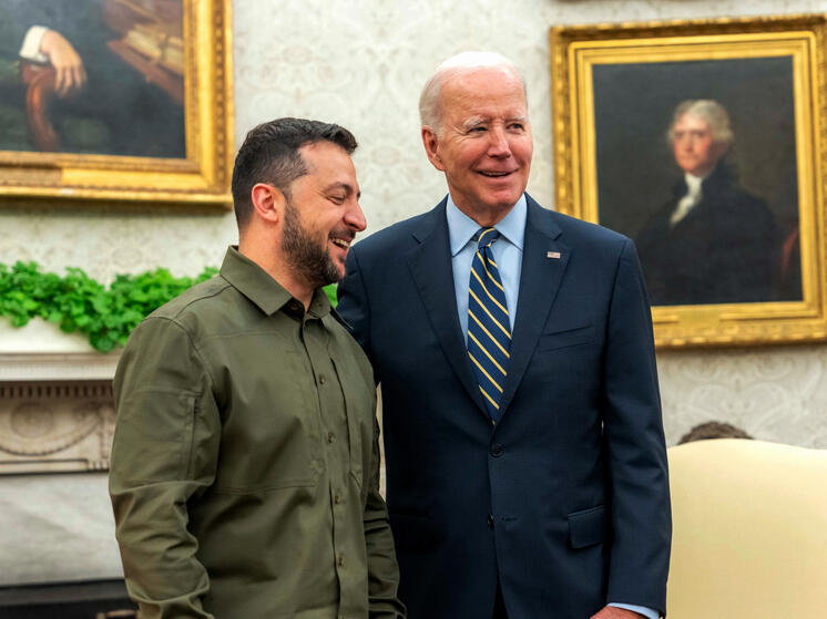 Экс-аналитик ЦРУ: визит Зеленского в США оказался провальным из-за потери территорий