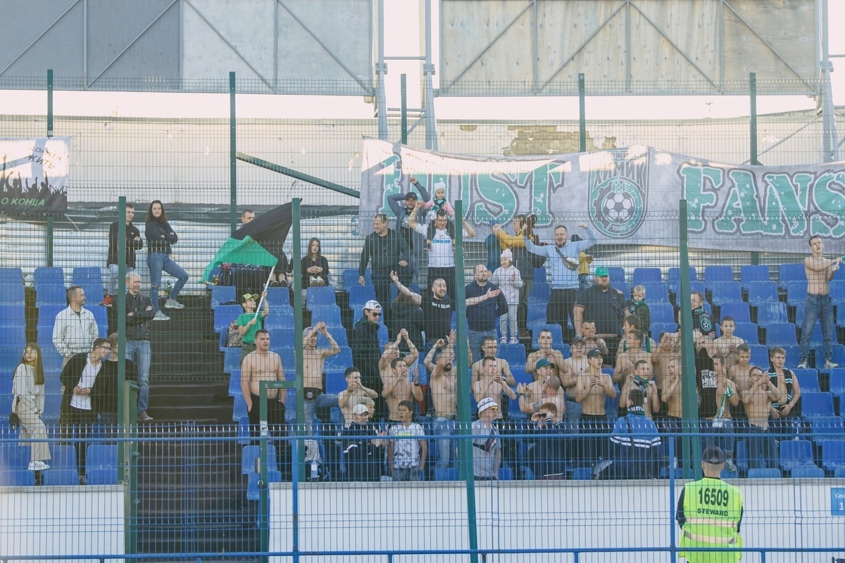 A bus with Khimik fans arrived in St. Petersburg