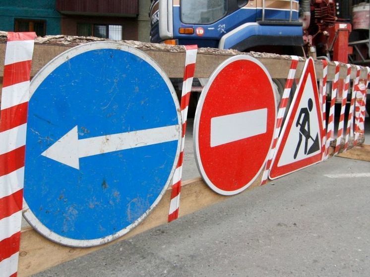 С 9 утра было в Курске перекрыто движение на улице Крюкова