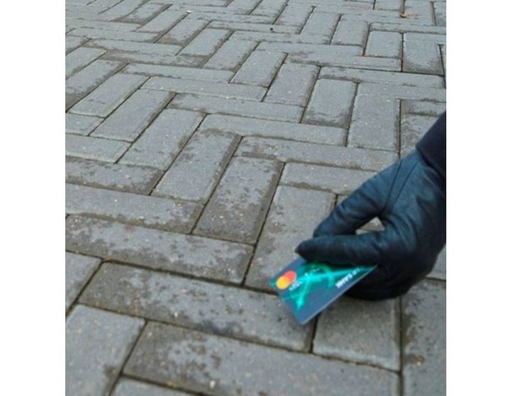 Смолянка не заблокировала потерянную карту и лишилась денег