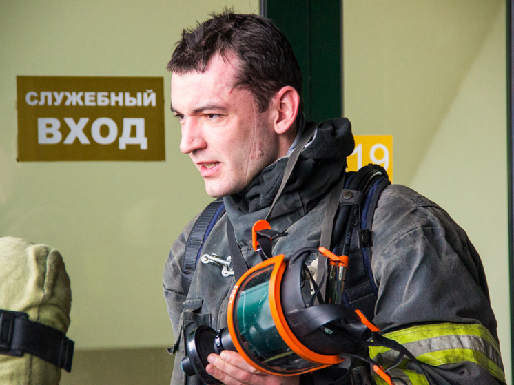 В Туле на парковке на улице Сурикова загорелась машина