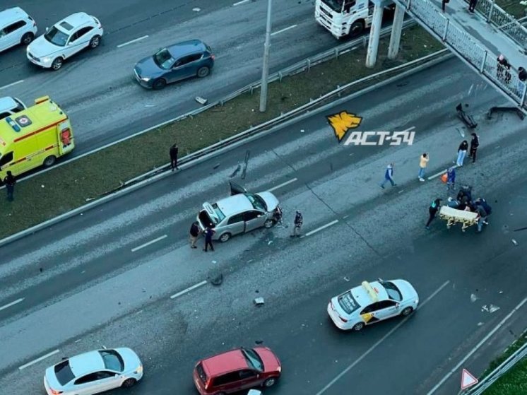 В Новосибирске произошло массовое ДТП с 5 жертвами на Ипподромской