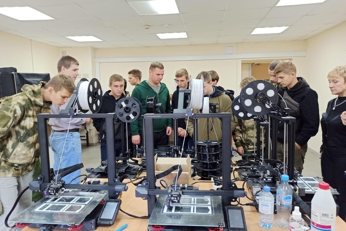 Школьники из ЛНР побывали в институте дизайна и технологий Костромского университета