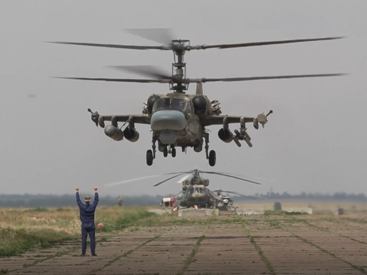 Экипажи вертолетов Ка-52 и Ми-28 уничтожили живую силу ВСУ
