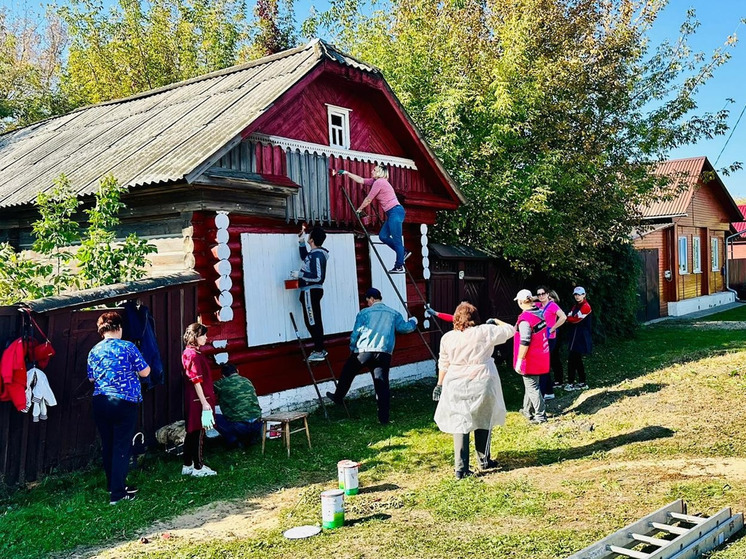 В Гавриловом Посаде волонтёры облагородили фасады заброшенных зданий