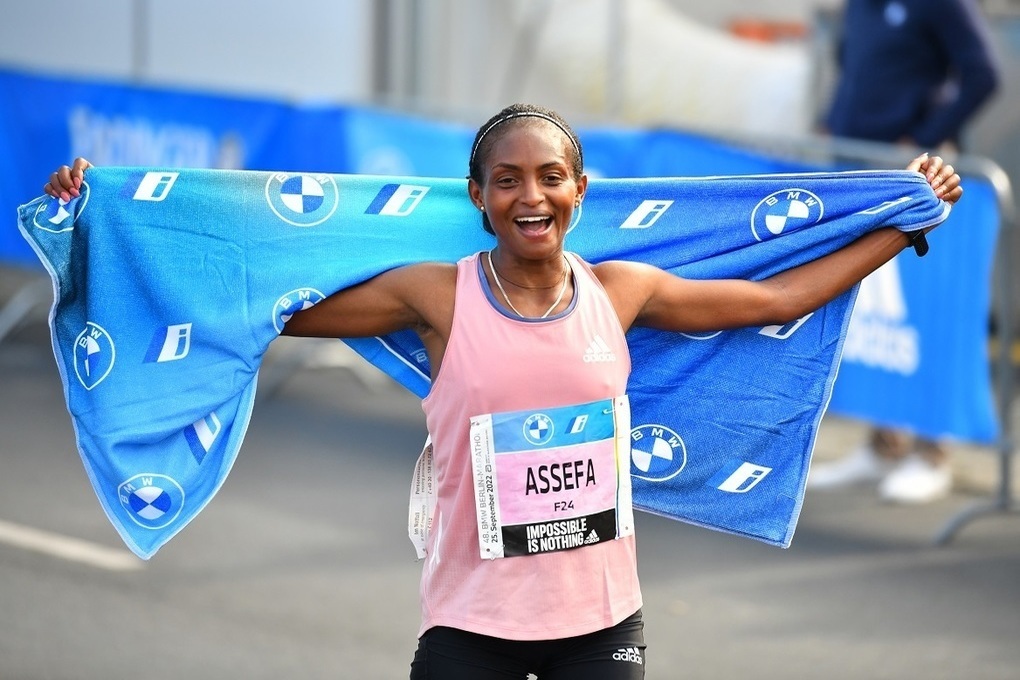 Эфиопская бегунья установила новый мировой рекорд в марафоне