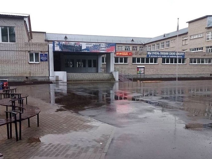 В Осе благоустроили пришкольную территорию