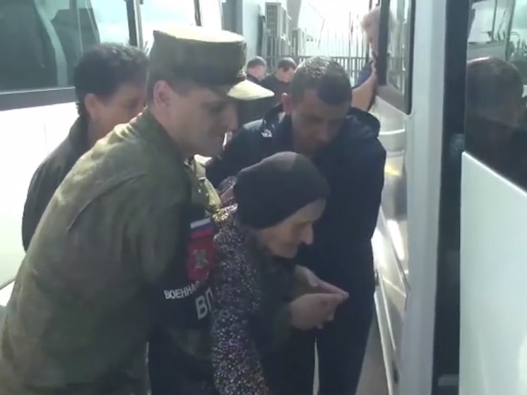 Российские миротворцы доставили в Нагорный Карабах гуманитарную помощь