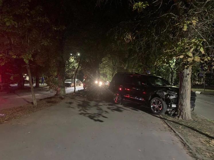 В Волгодонске водитель внедорожника спровоцировал массовое ДТП с пострадавшим