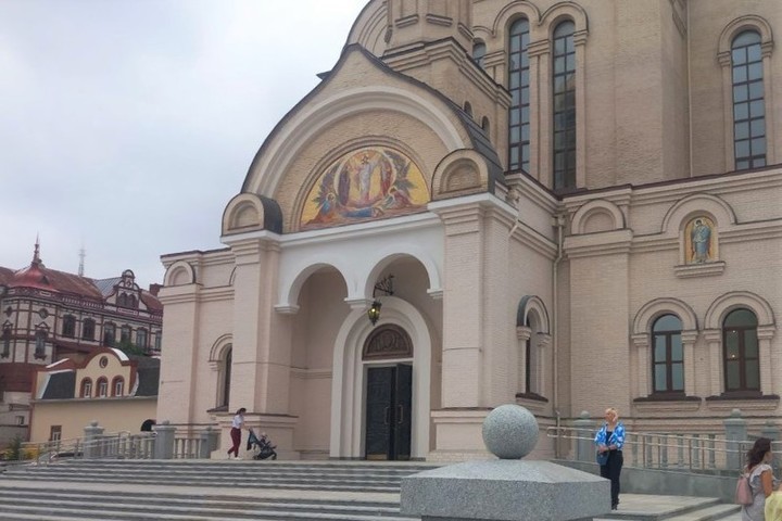 Владивосток храм на центральной площади