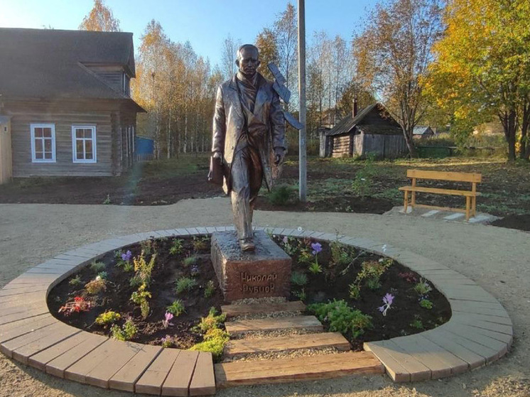 Памятник поэту Николаю Рубцову открыли в селе Никольском