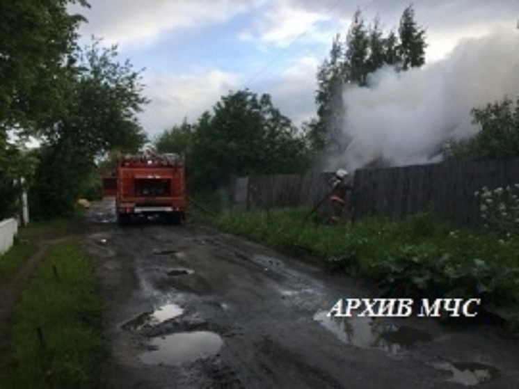 Загоревшийся жилой дом в Костромской области тушили больше двух часов